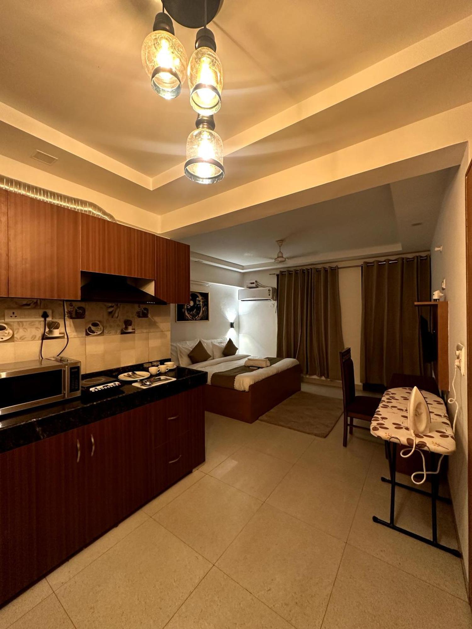 Aura Luxury Studio I Couple Friendly I Near Golf Course Road, Sector 57, Gurgaon Exterior photo