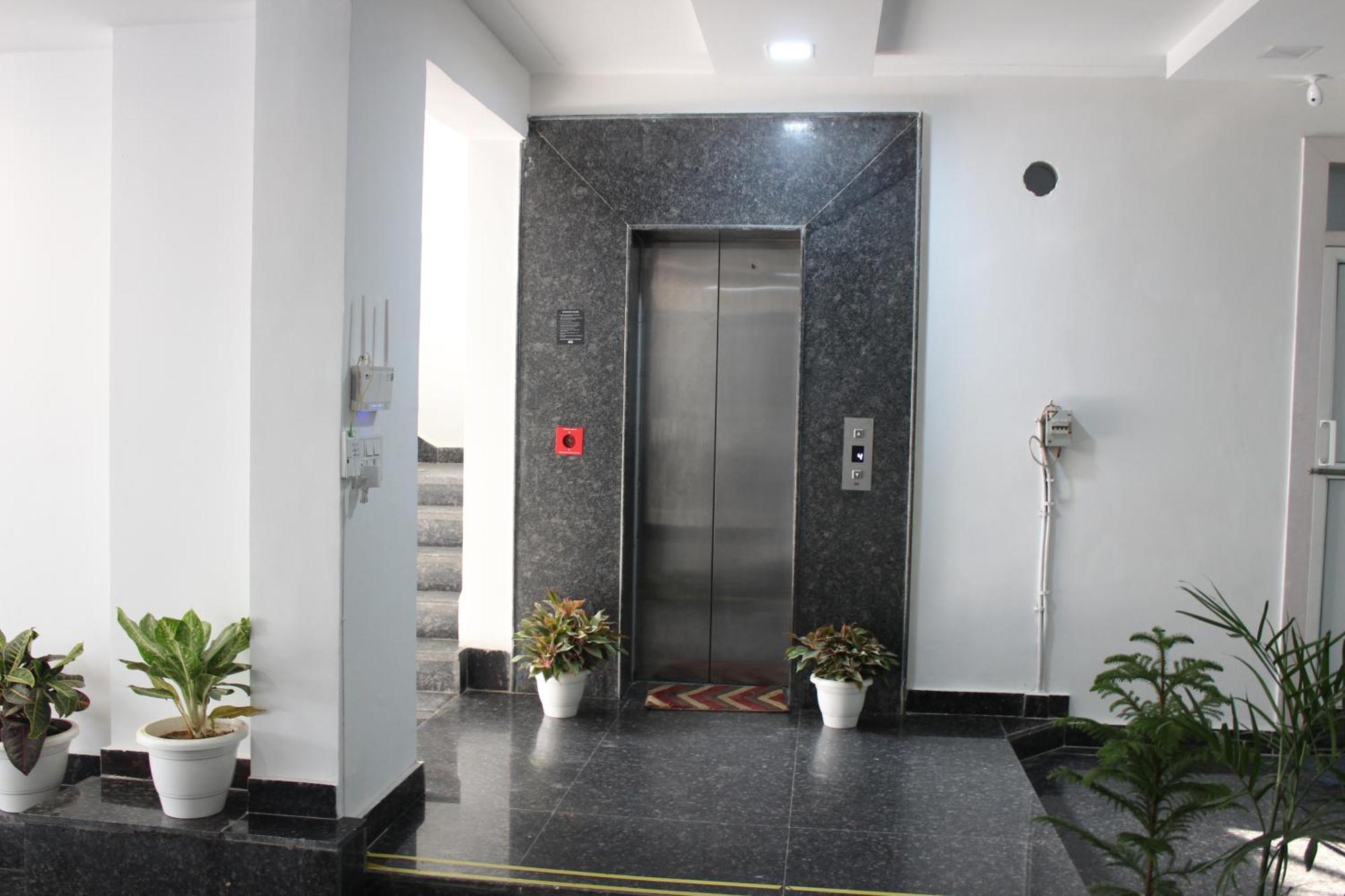 Aura Luxury Studio I Couple Friendly I Near Golf Course Road, Sector 57, Gurgaon Exterior photo