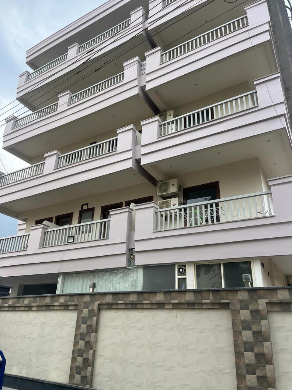 Aura Luxury Studio I Couple Friendly I Near Golf Course Road, Sector 57, Gurgaon Exterior photo