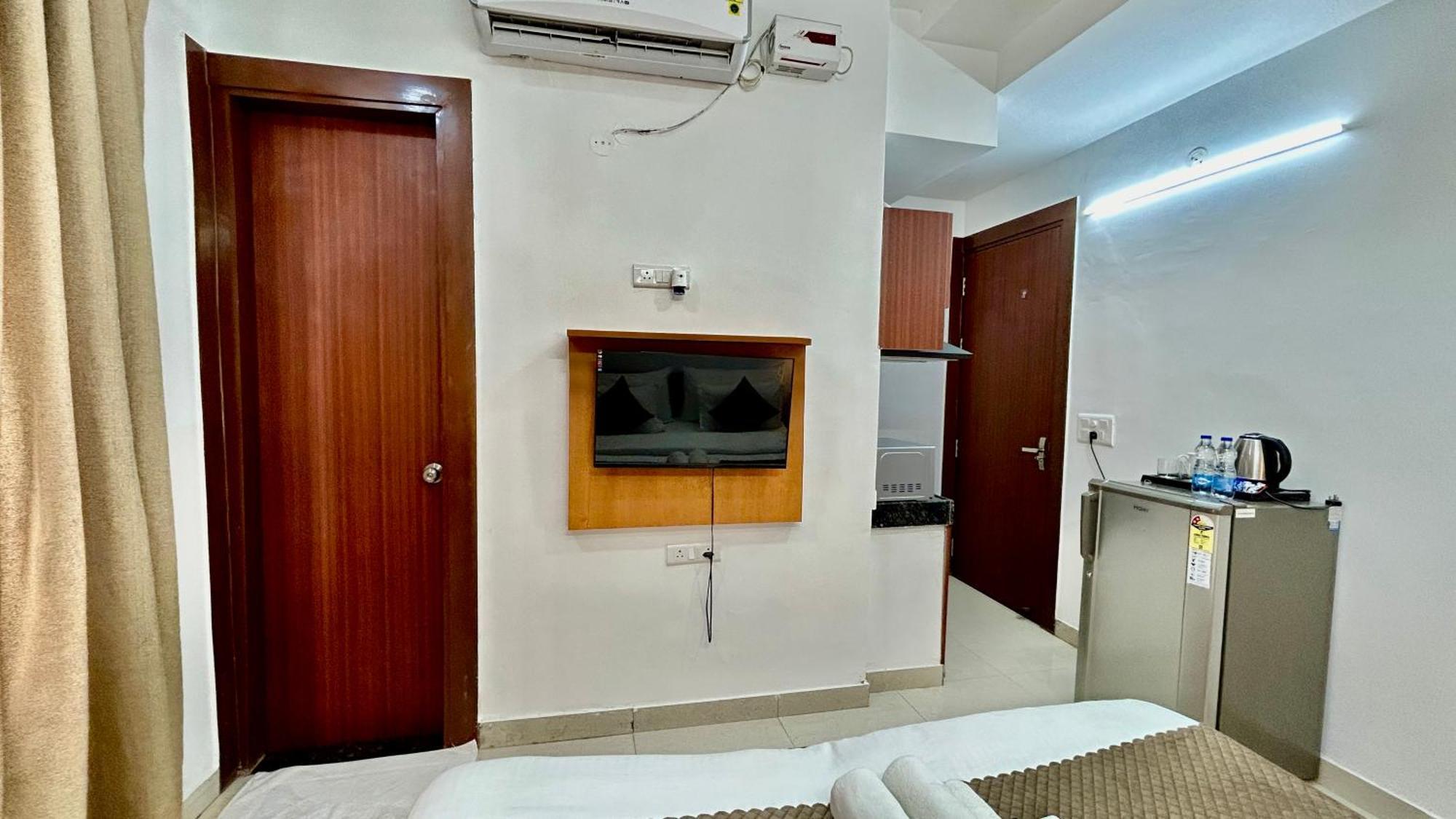 Aura Luxury Studio I Couple Friendly I Near Golf Course Road, Sector 57, Gurgaon Exterior photo