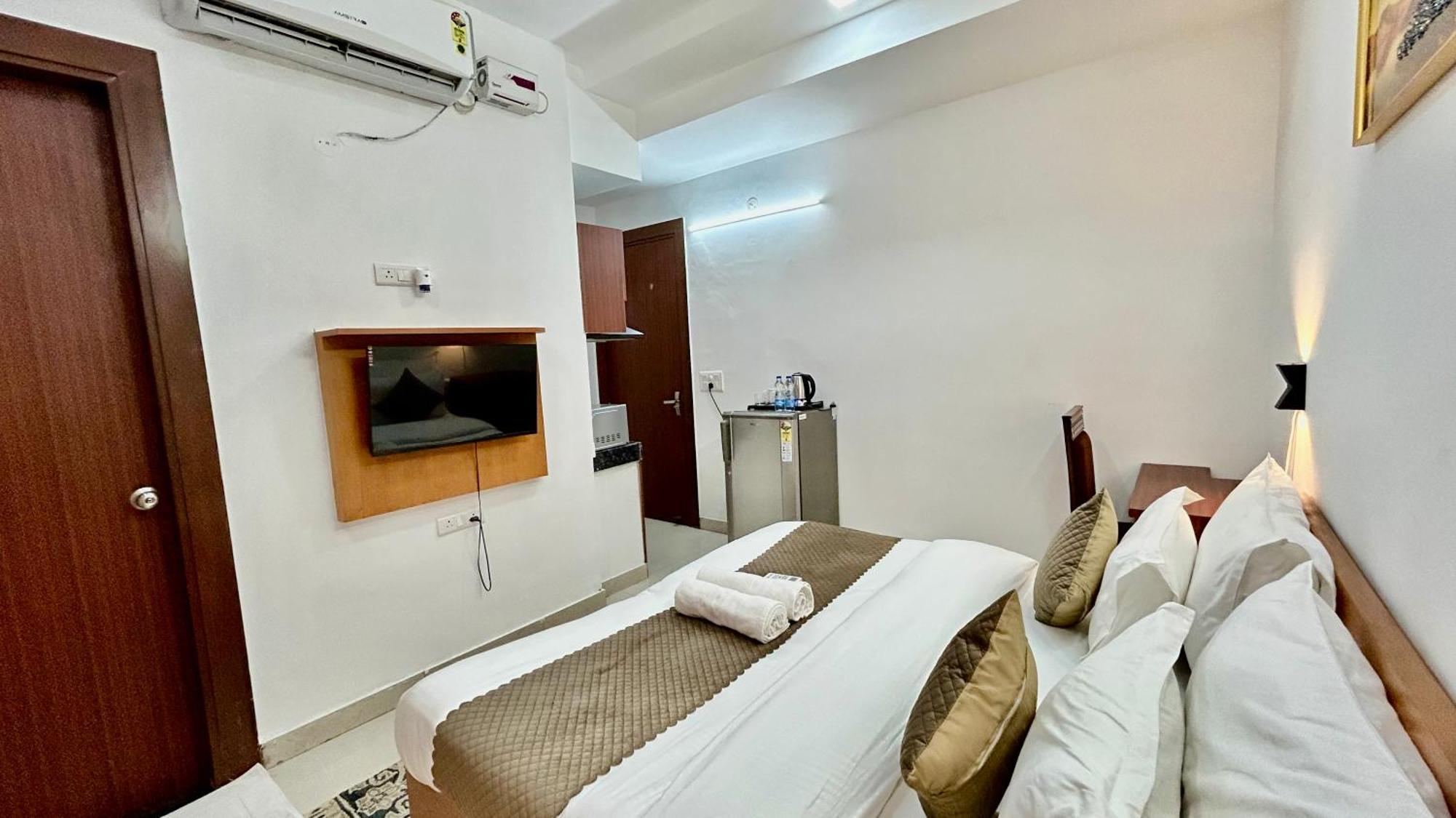 Aura Luxury Studio I Couple Friendly I Near Golf Course Road, Sector 57, Gurgaon Exterior photo